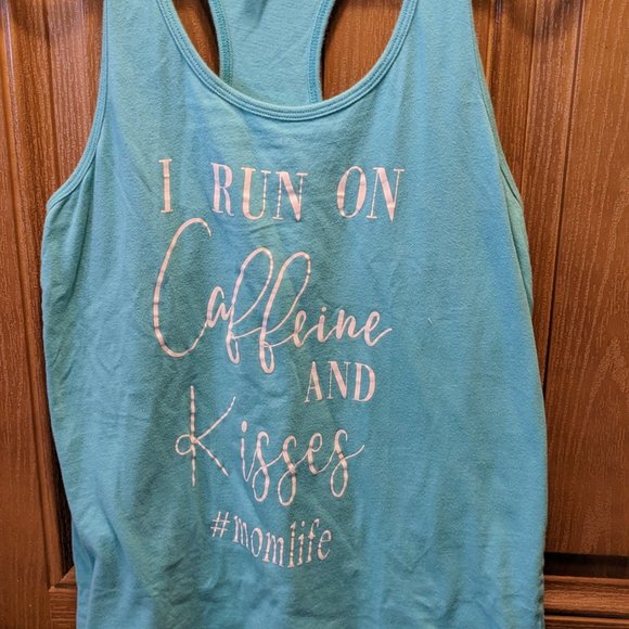 "I run on caffeine and kisses #momlife" Tank Top Size Large - Picture 2 of 3